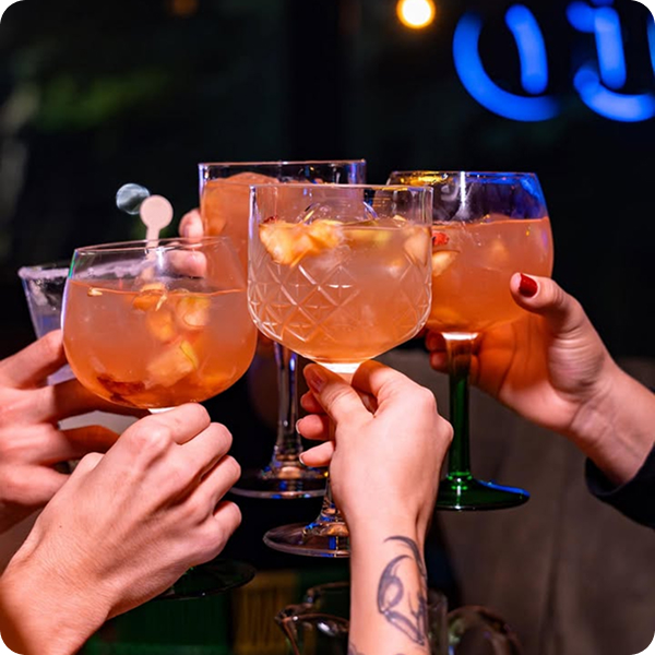 Los jueves tienen otro sabor en WAN: margaritas, sangrías y el plan perfecto para compartir